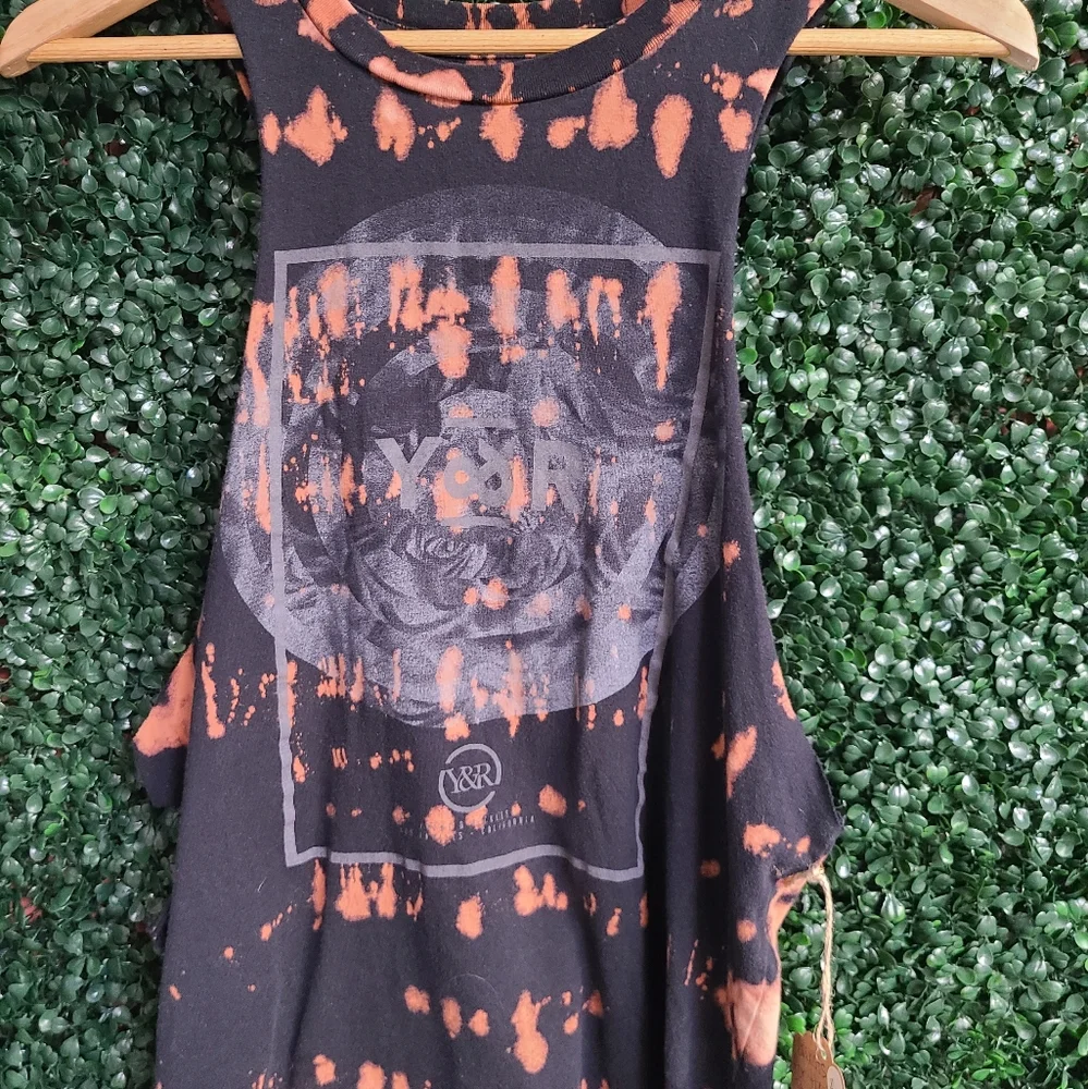 Distressed tank - Picture 1 of 1